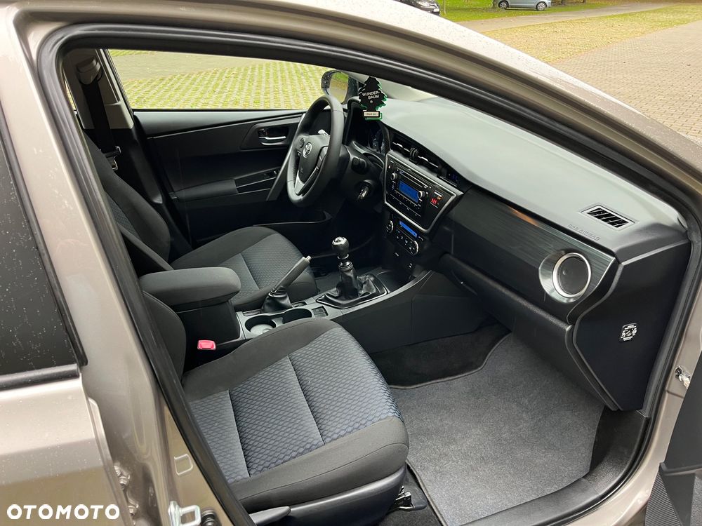 Toyota Auris 1.4 D-4D 2010 - 10