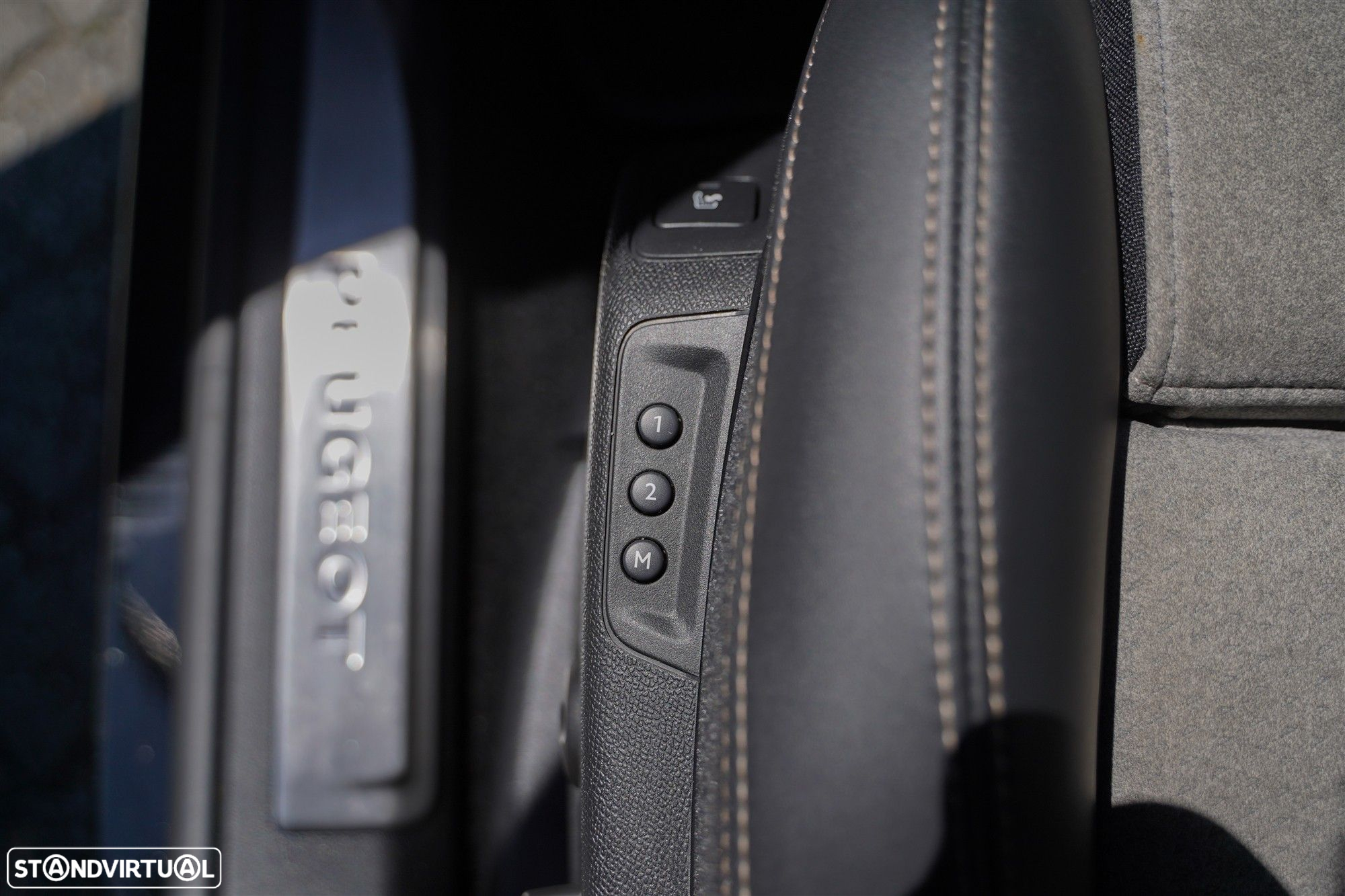 Peugeot 3008 1.6 Hybrid GT Pack e-EAT8 - 33