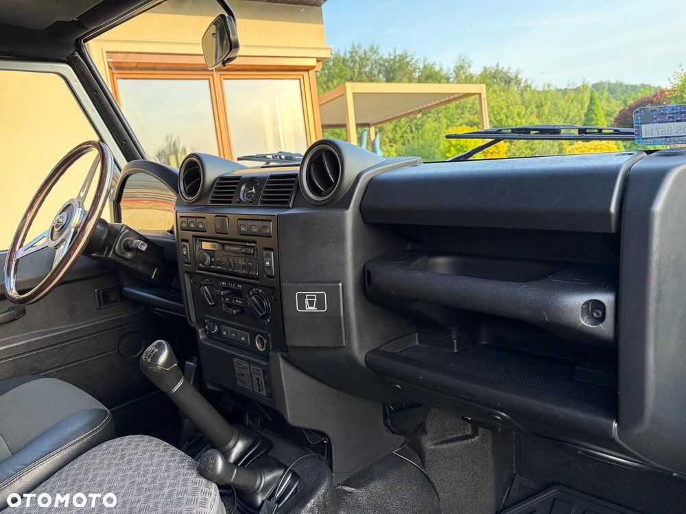 Land Rover Defender - 9