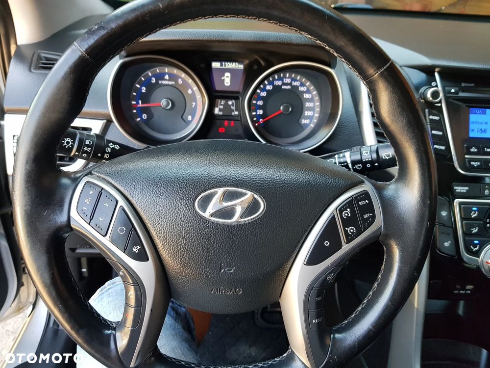 Hyundai i30 blue 1.4 YES Silver - 26