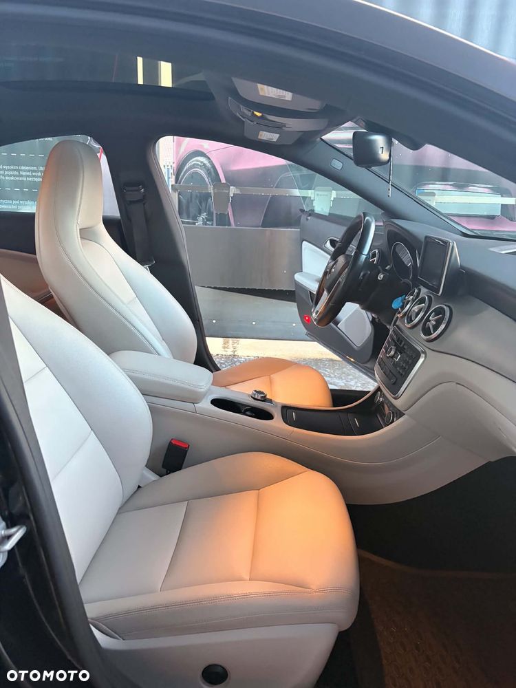 Mercedes-Benz CLA 250 7G-DCT - 9
