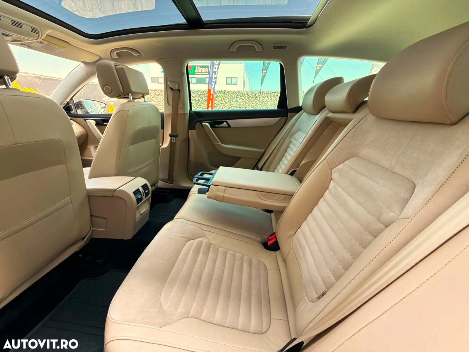 Volkswagen Passat Variant 2.0 TDI BlueMotion Technology Exclusive - 23