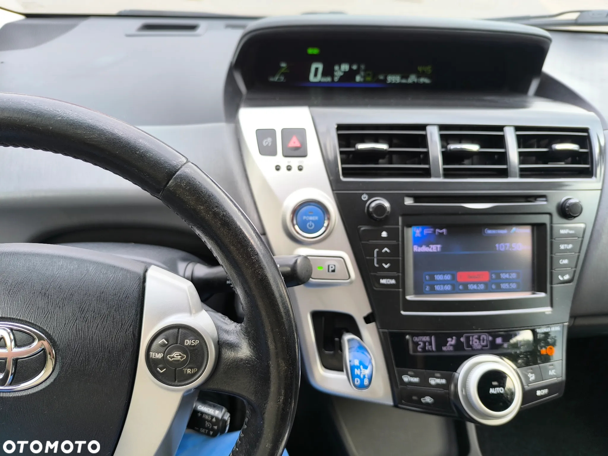 Toyota Prius+ (Hybrid) - 10