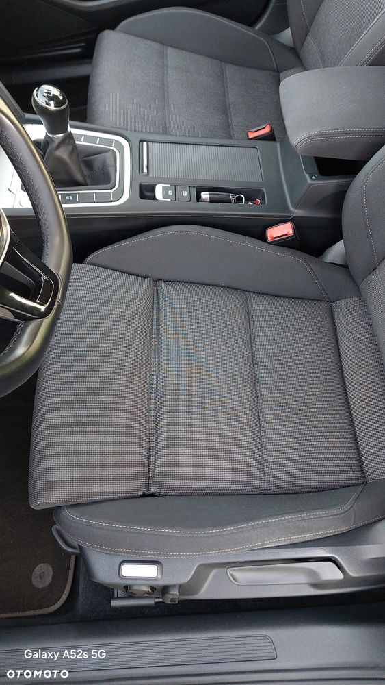 Volkswagen Passat 2.0 TDI SCR Comfortline - 23