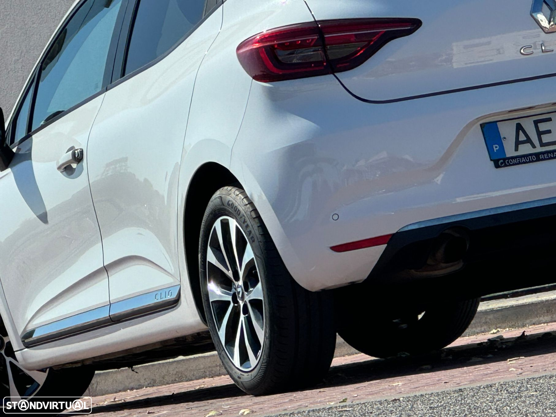 Renault Clio 1.0 TCe Limited Bi-Fuel - 27