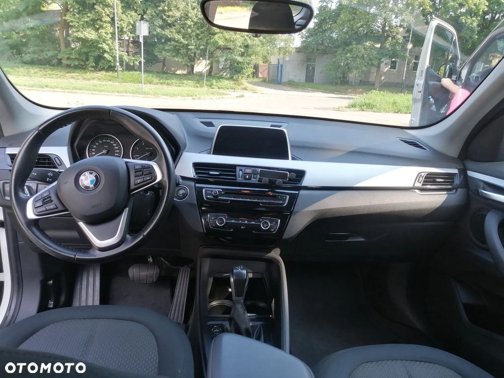 BMW X1 sDrive18d - 11