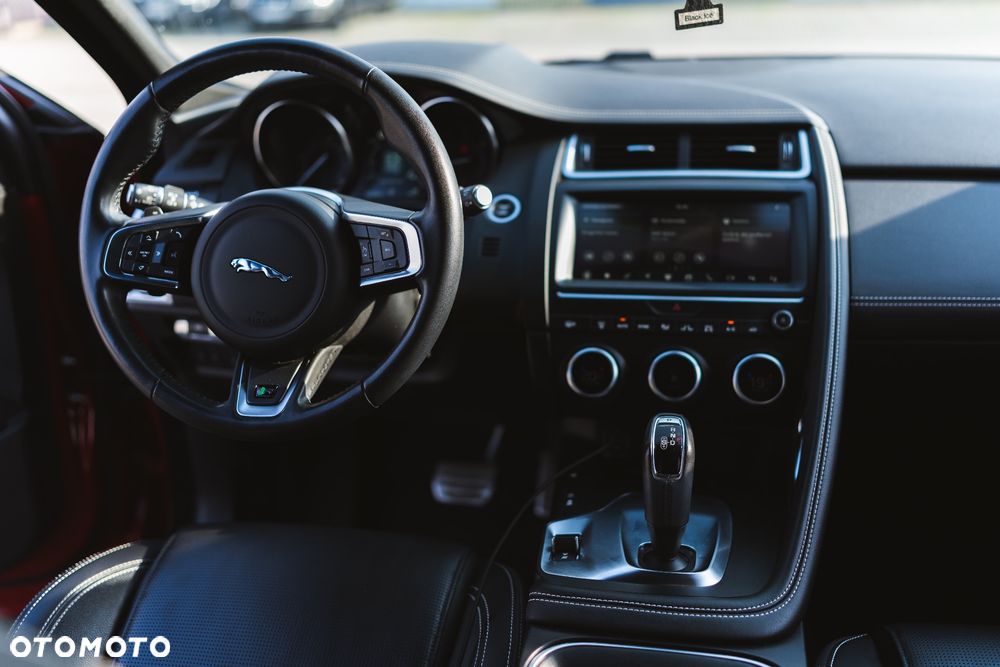 Jaguar E-Pace 2.0 i4D AWD R-Dynamic - 12