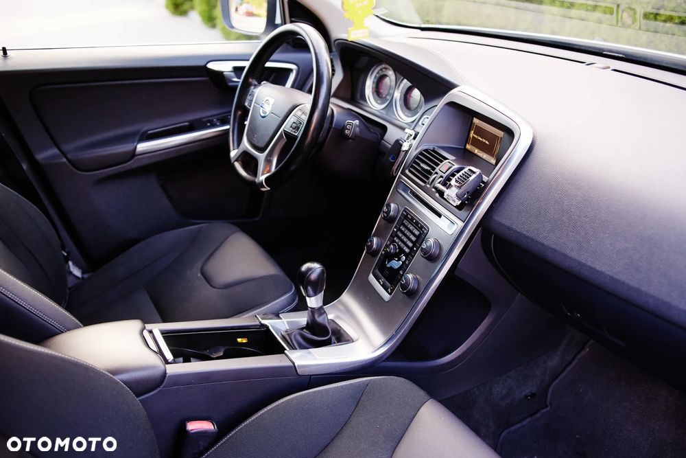 Volvo XC 60 D4 Momentum - 25