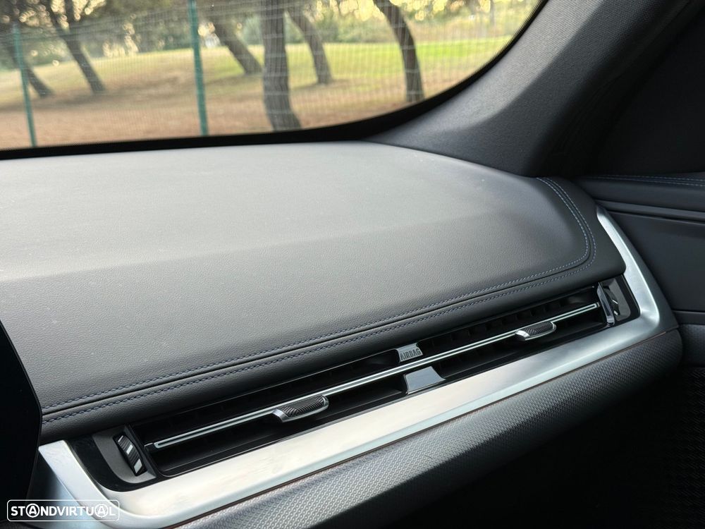 BMW iX1 eDrive20 Pack Desportivo M - 42