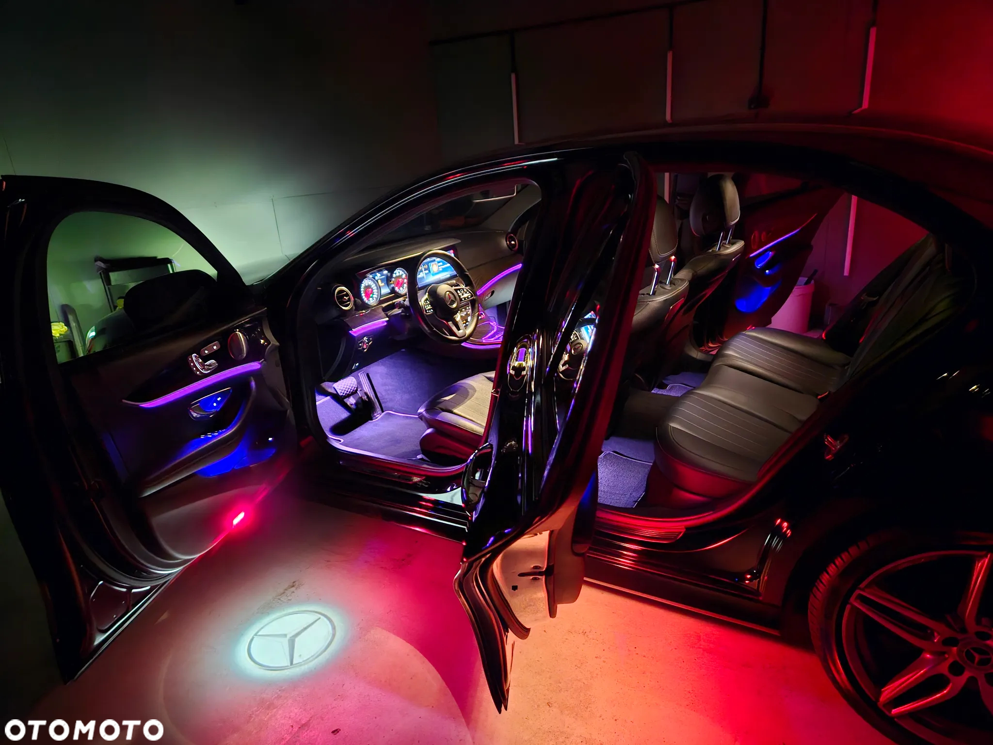 Mercedes-Benz Klasa E 300 9G-TRONIC AMG Line - 33