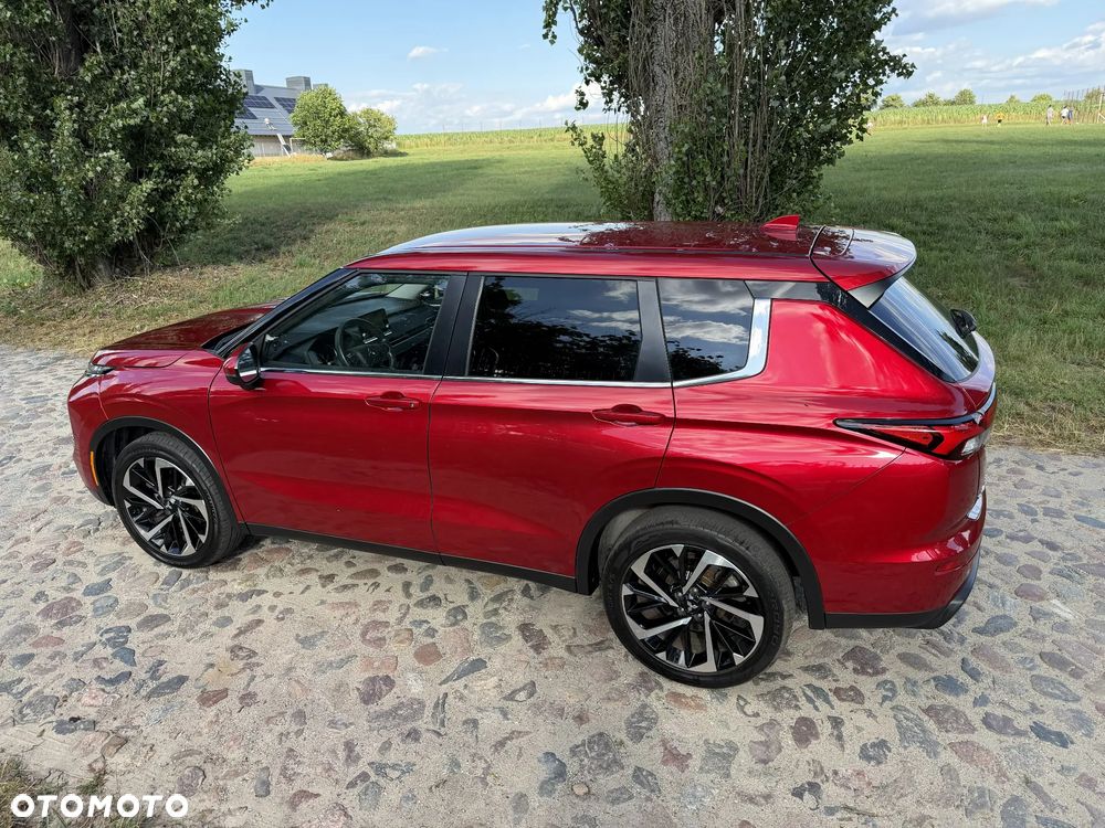 Mitsubishi Outlander - 10