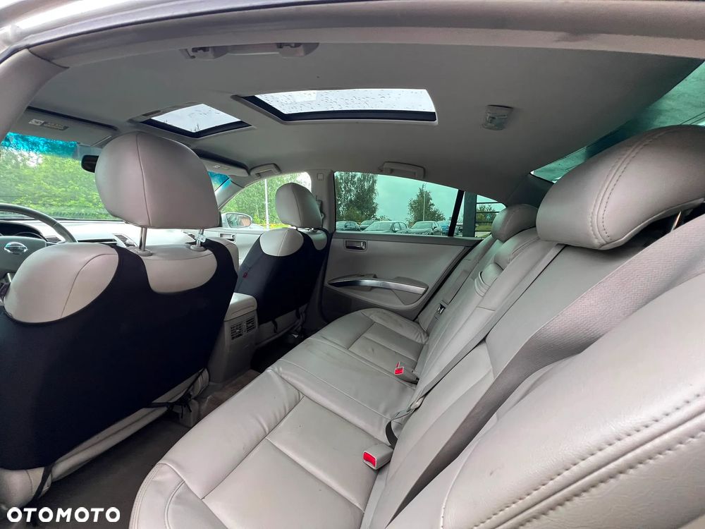 Nissan Maxima 3.5 SE - 21