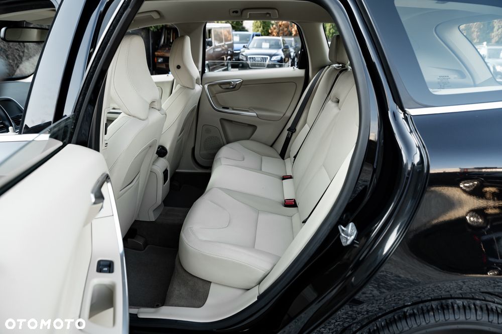 Volvo XC 60 D4 Drive-E Momentum - 22