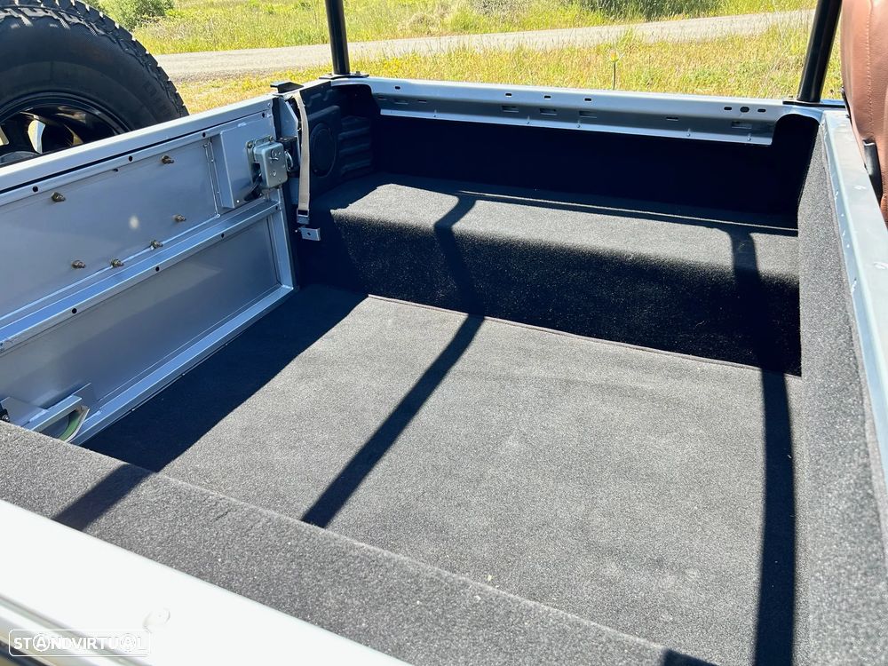 Land Rover Defender 90 2.4 CRD S - 32