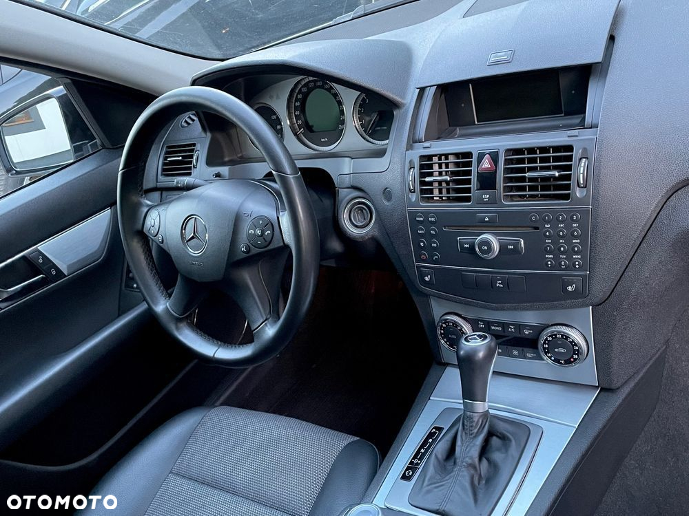 Mercedes-Benz Klasa C 180 T Kompressor Automatik BlueEFFICIENCY Avantgarde - 13