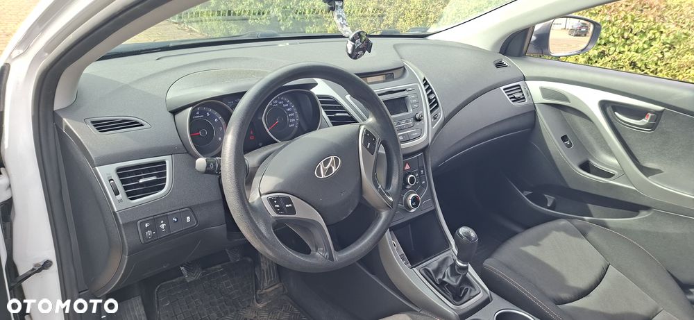 Hyundai Elantra 1.6 Classic + - 7