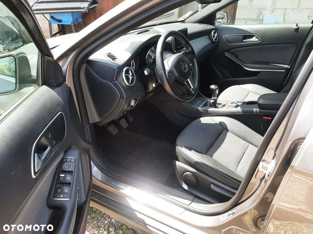 Mercedes-Benz GLA 180 d Urban - 14