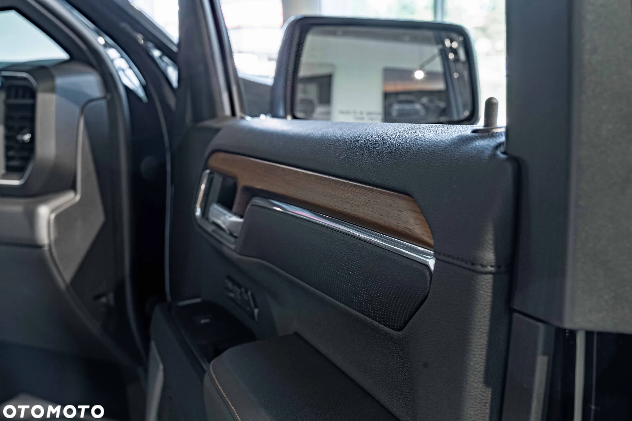 Chevrolet Silverado - 36