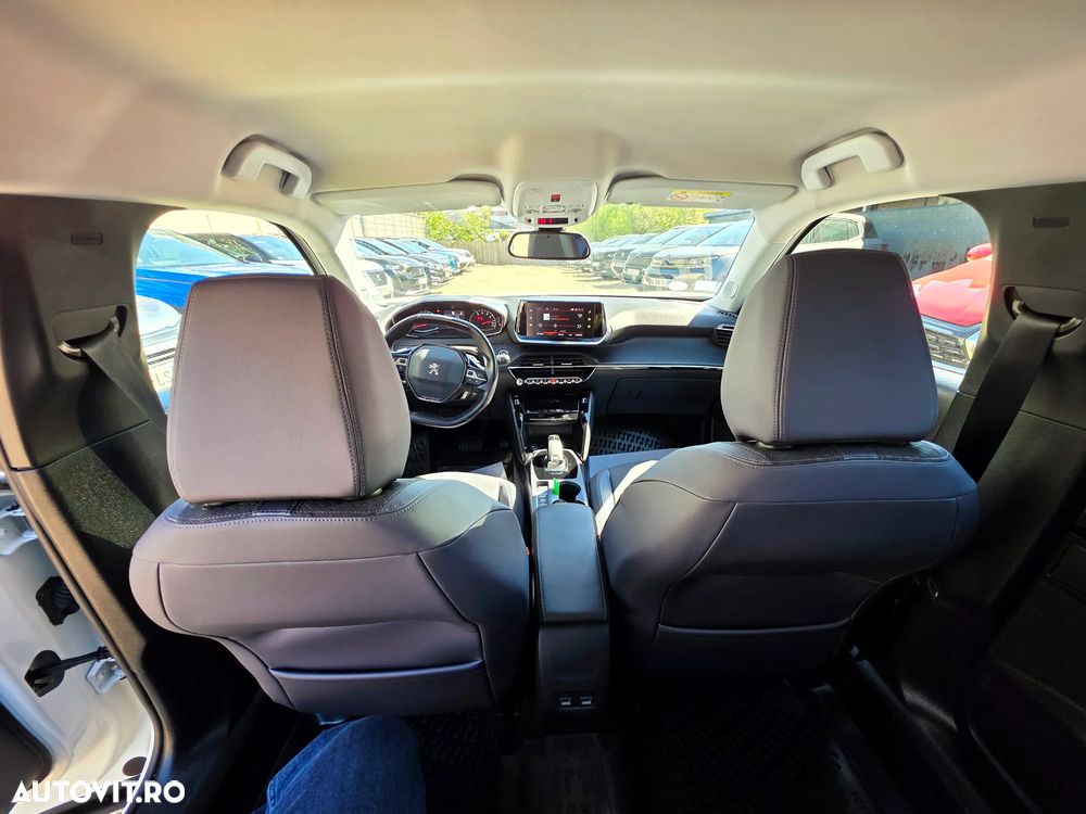 Peugeot 2008 PureTech 130 EAT8 GT - 19