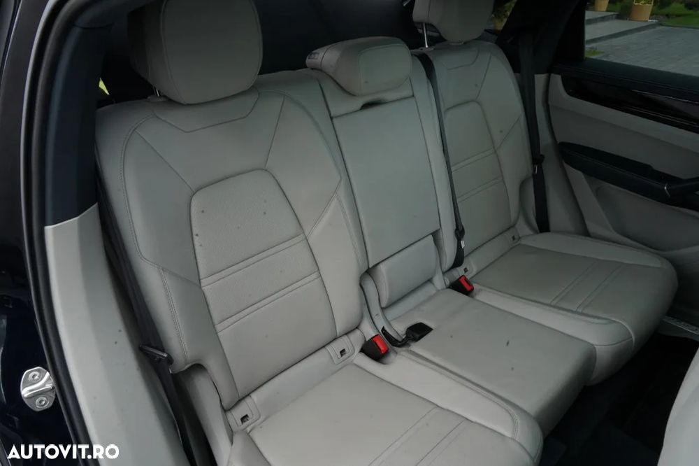Porsche Cayenne Standard - 33
