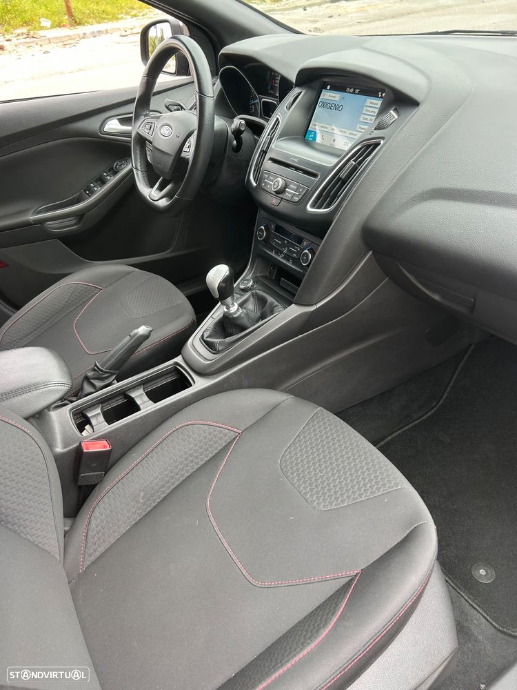 Ford Focus 1.0 EcoBoost MHEV ST-Line - 13