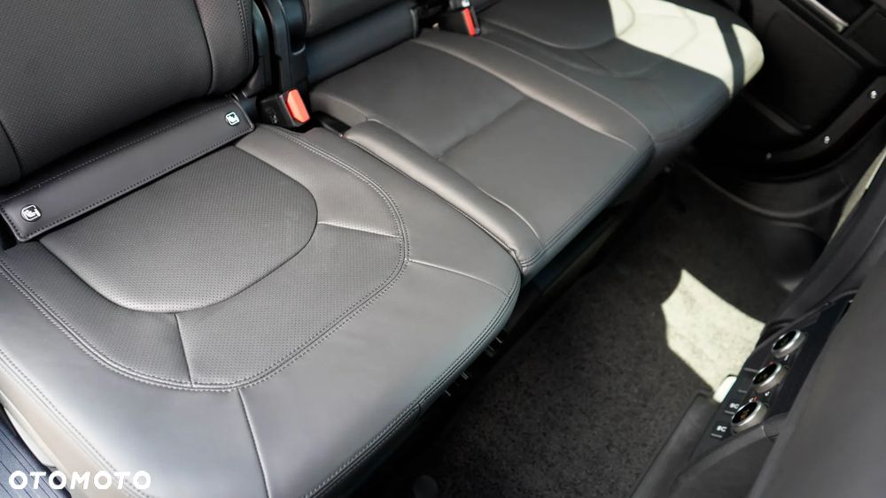 Land Rover Defender 3.0 D350 mHEV Outbound - 32