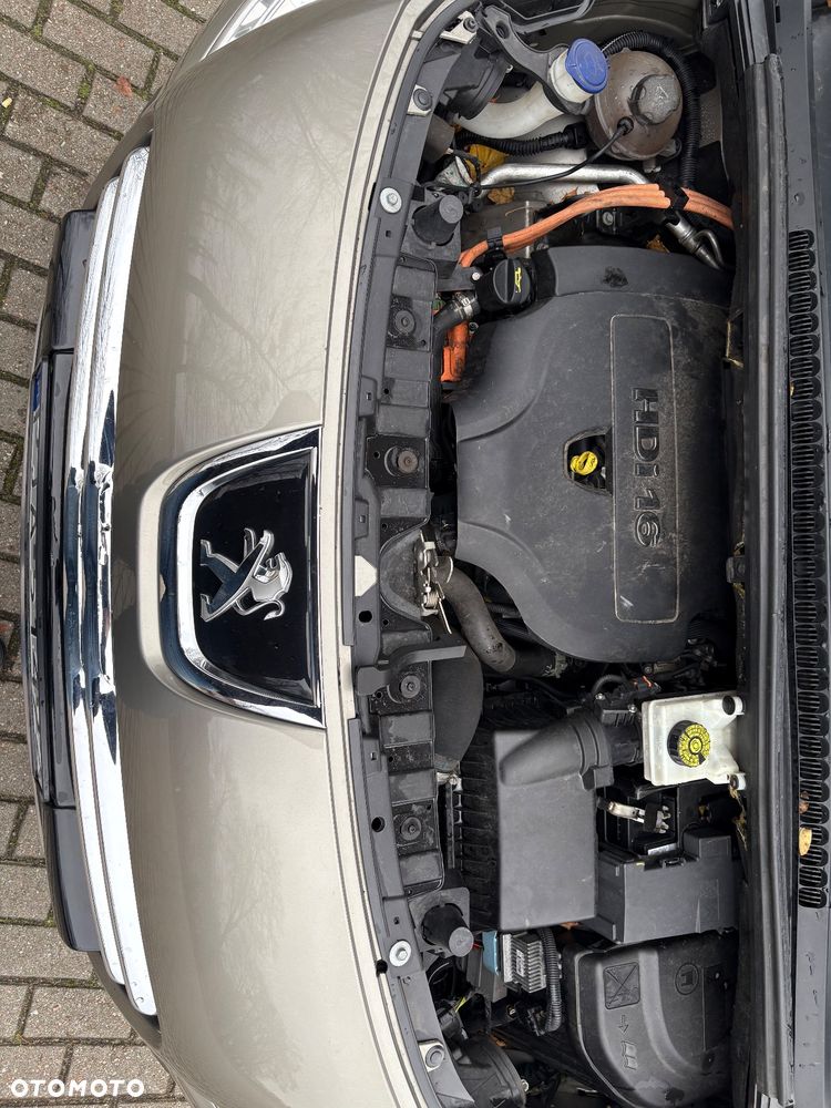 Peugeot 3008 2.0 HDi HYbrid4 - 32