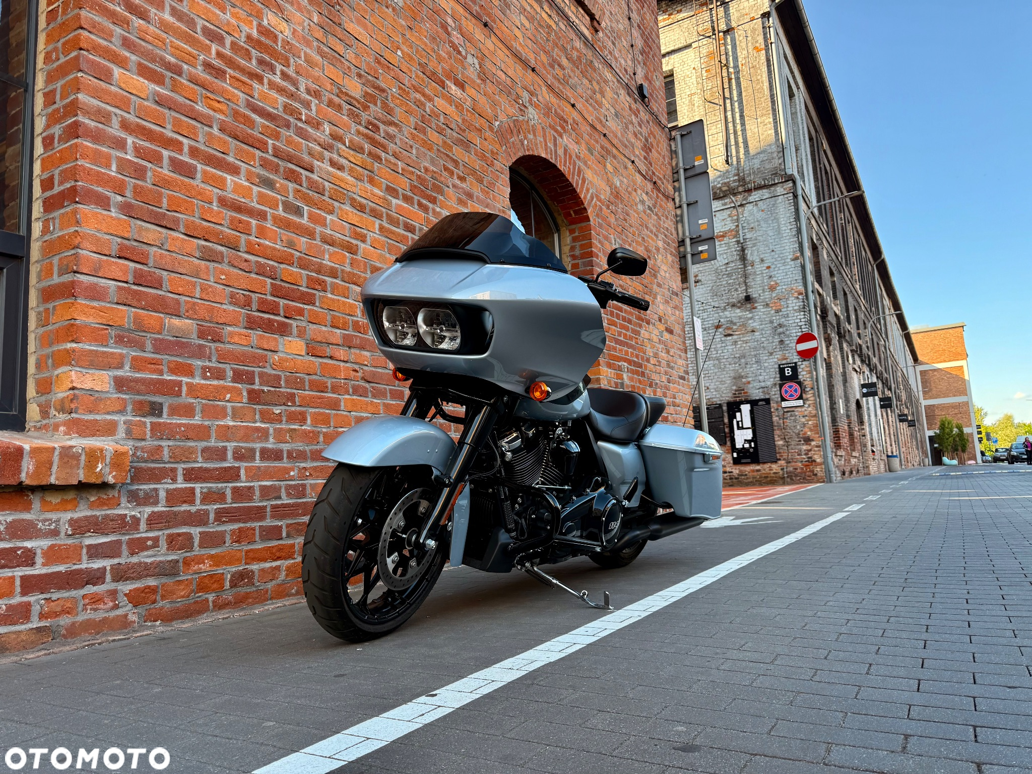 Harley-Davidson Touring Road Glide - 2
