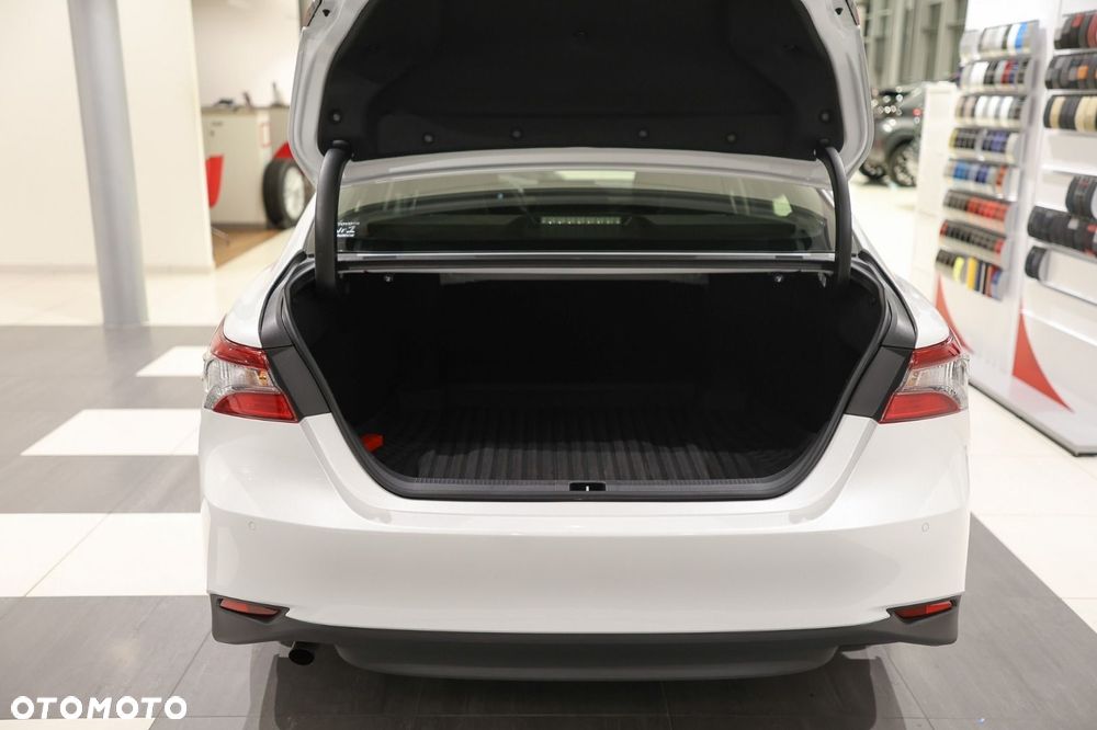 Toyota Camry - 16