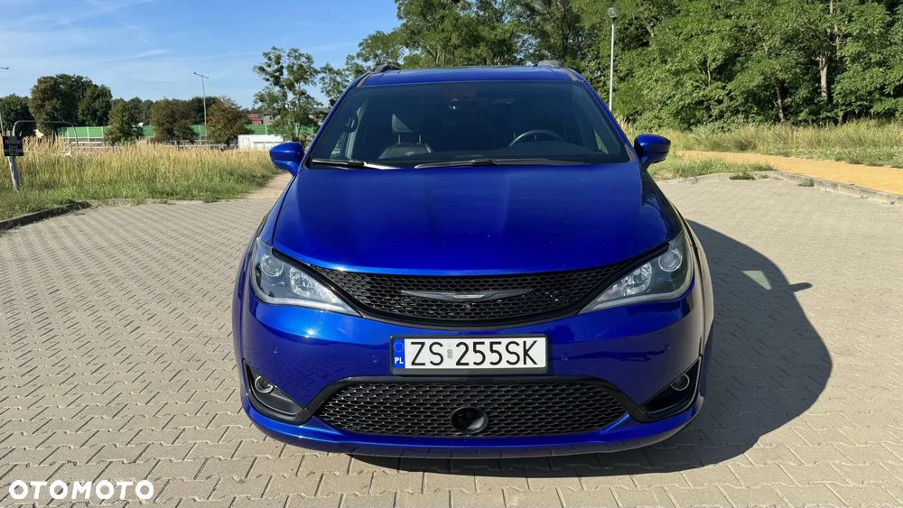 Chrysler Pacifica - 2