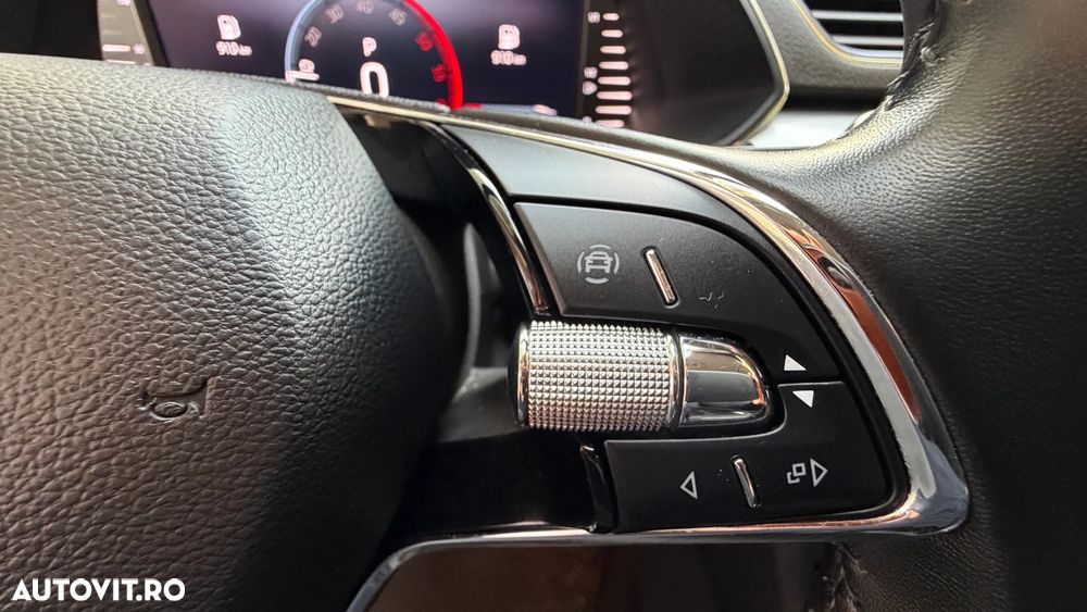 Skoda Superb Combi 2.0 TDI DSG Ambition - 21