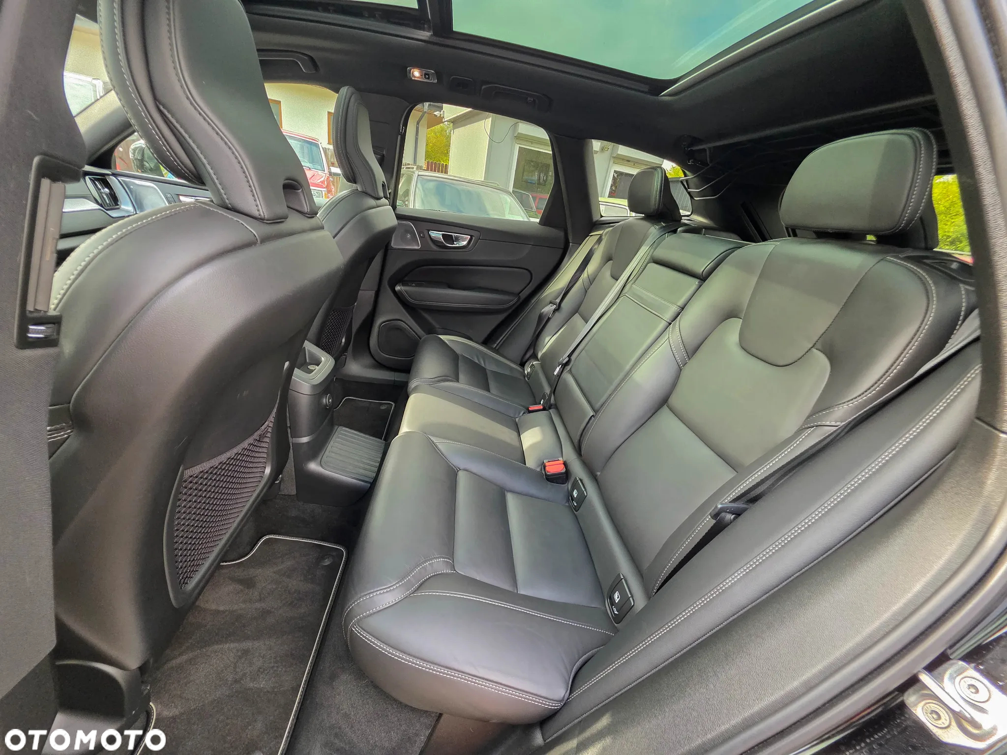 Volvo XC 60 T6 Plug-In Hybrid AWD R-Design - 10