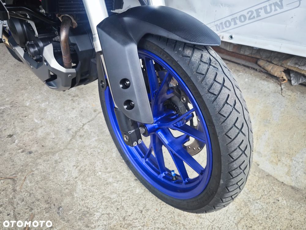 Yamaha MT - 12