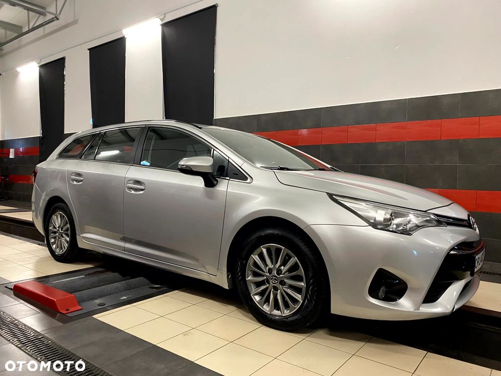 Toyota Avensis 1.8 Premium - 6