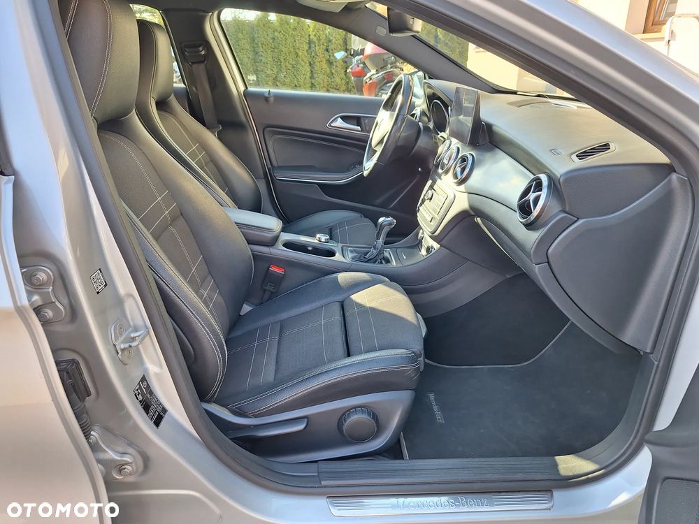 Mercedes-Benz GLA 200 d - 18