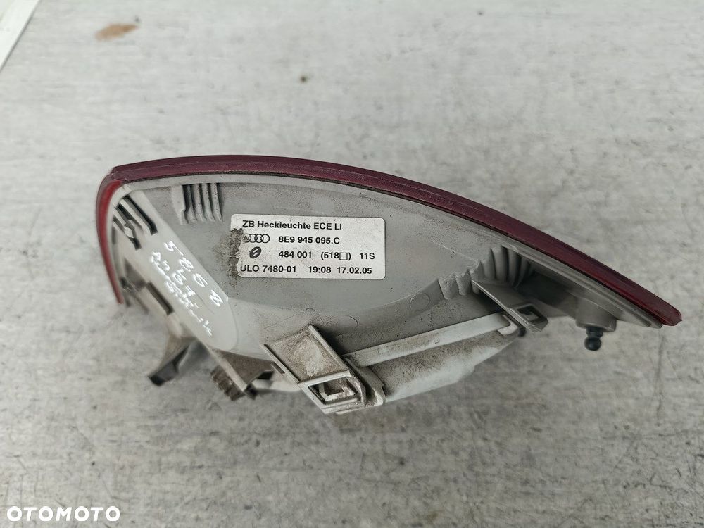 LAMPA TYLNA LEWA W KLAPE AUDI A4 B7 8E9945095.C KOMBI - 3