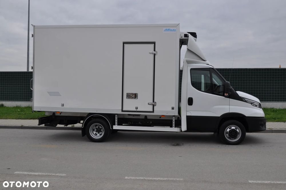 Iveco DAILY 156KM AUTOMAT CHŁODNIA IZOTERMA KRAJOWE BEZWYPADKOWE - 16