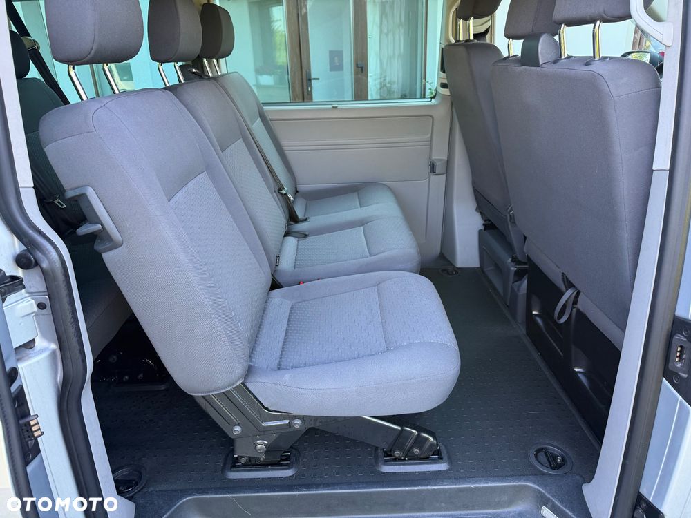 Volkswagen Caravelle - 13
