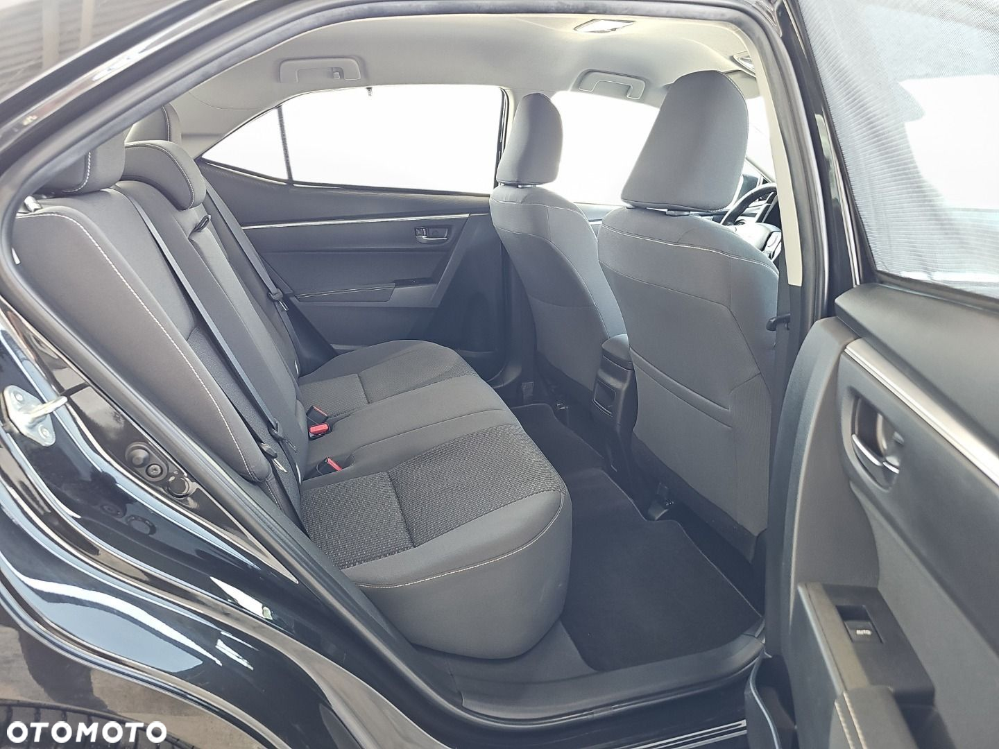 Toyota Corolla - 12