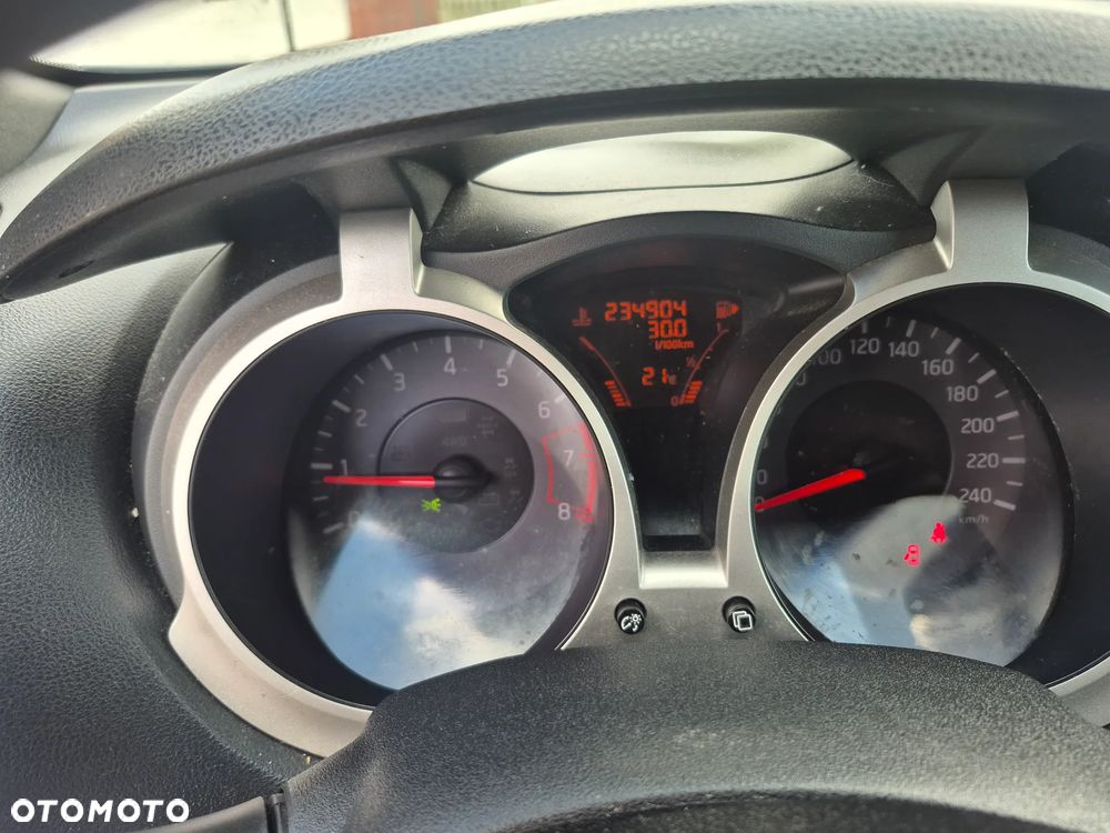 Nissan Juke 1.6 Visia - 12