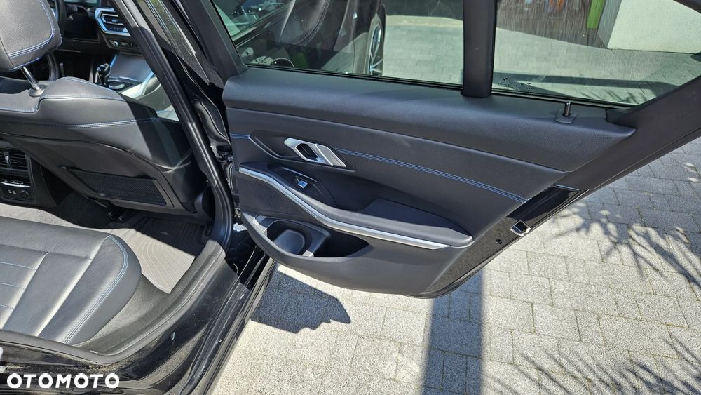 BMW Seria 3 330i xDrive M Sport sport - 12