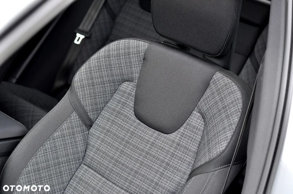 Volvo XC 60 T6 Plug-In Hybrid AWD Core - 22