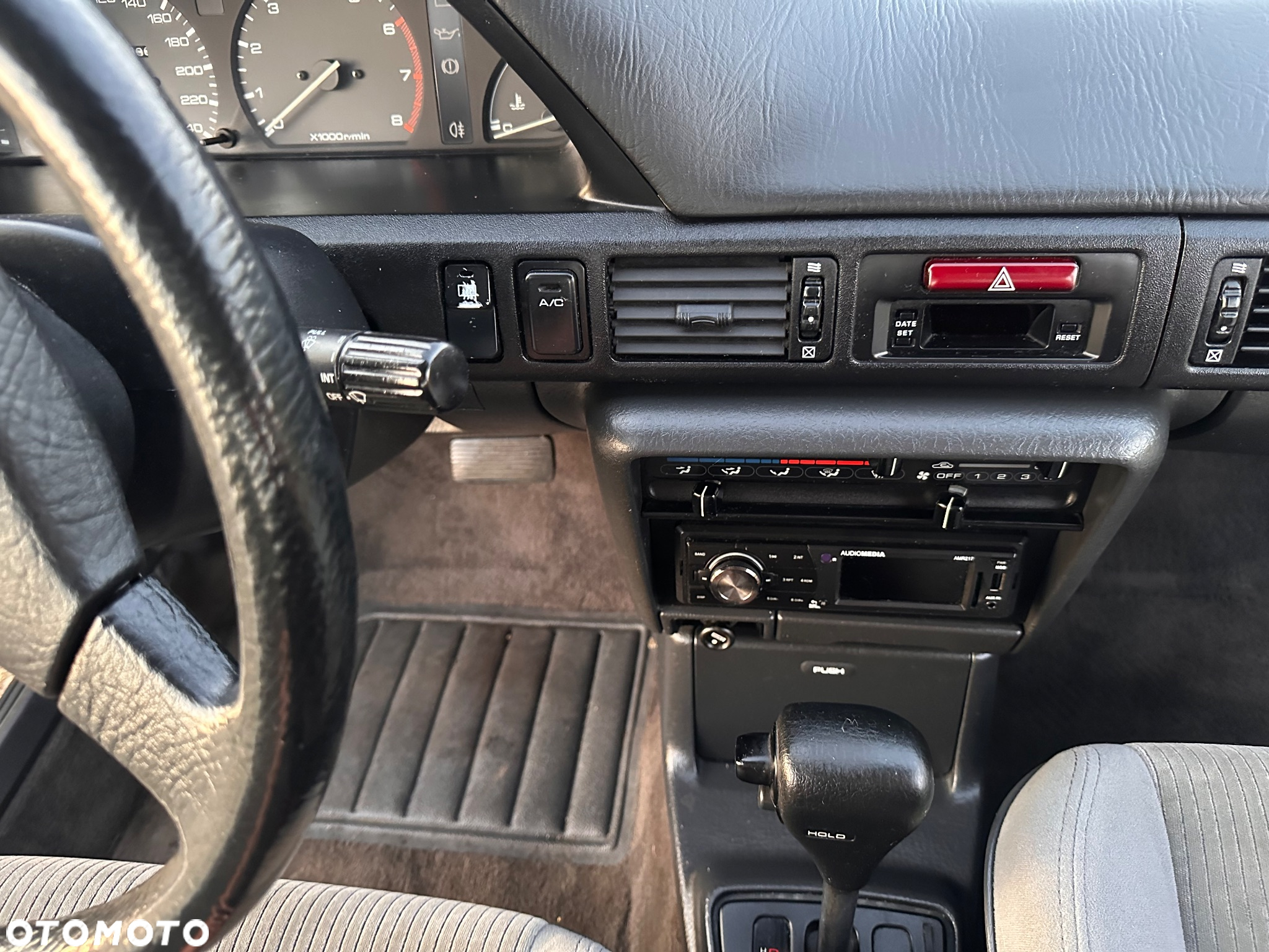 Mazda 323 - 12
