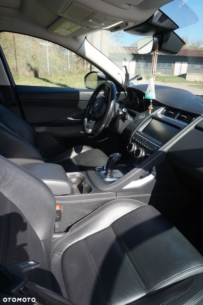 Jaguar E-Pace P250 AWD R-Dynamic S - 11
