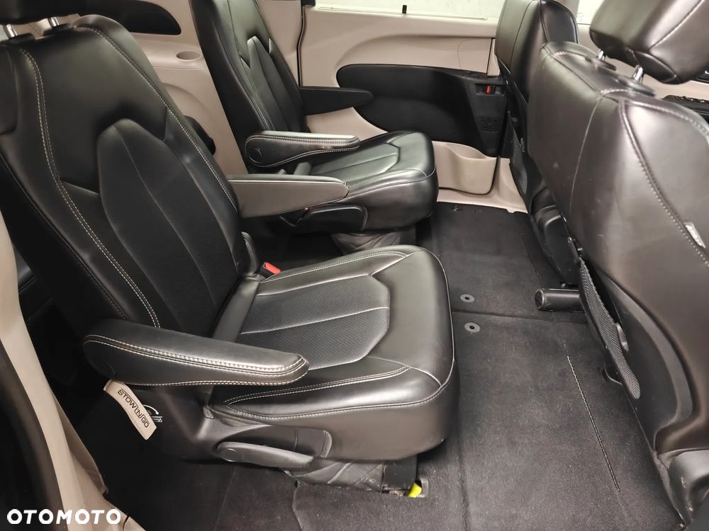 Chrysler Pacifica - 14