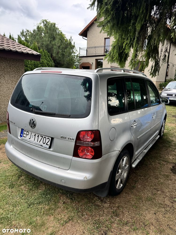 Volkswagen Touran - 4