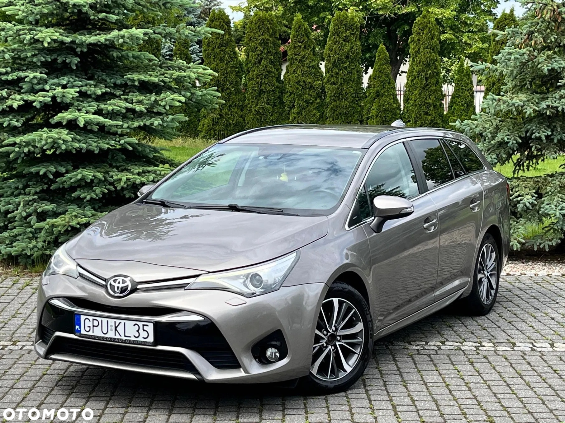 Toyota Avensis 1.6 D-4D Premium - 24