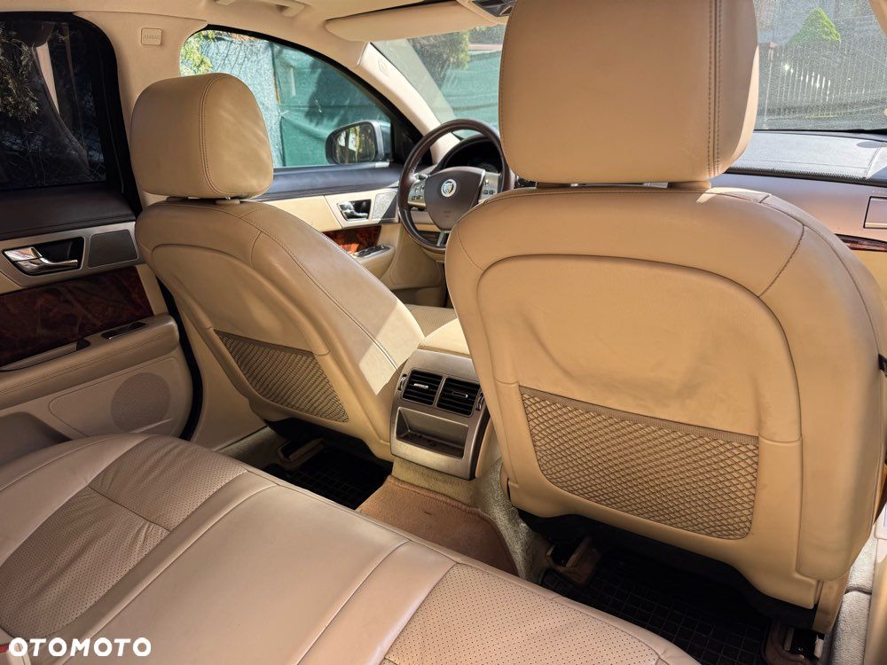 Jaguar XF 2.7 V6 D Premium Luxury - 8
