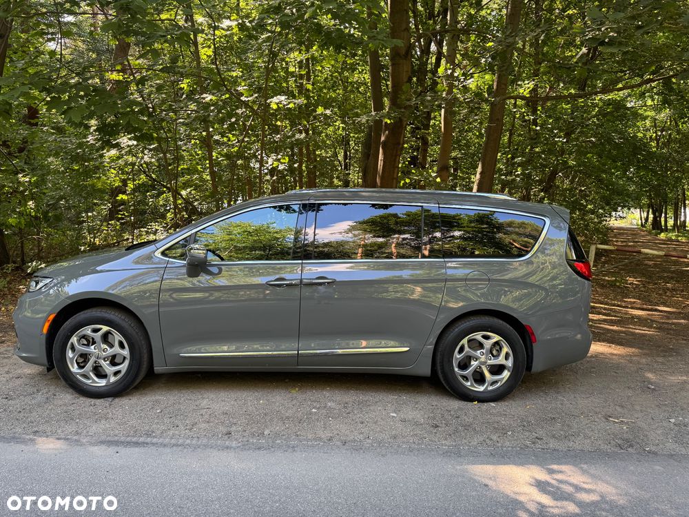 Chrysler Pacifica - 4