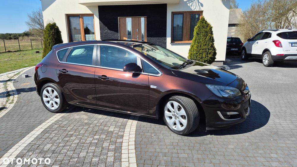 Opel Astra 1.4 T Cosmo S&S - 11